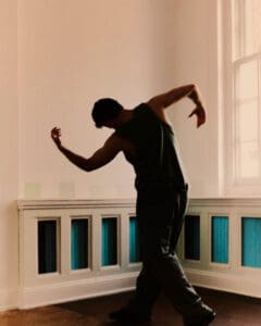 http://dancer,%20in%20between,%20dance,%20movement,%20stage,%20performance,%20ben%20stockley,%20news,